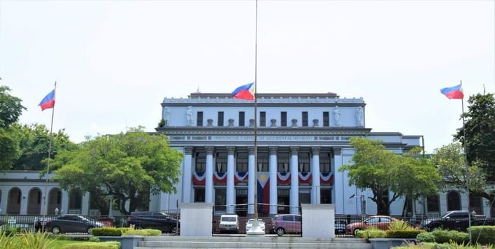 Negros, Bacolod officials mourn death of former president ...